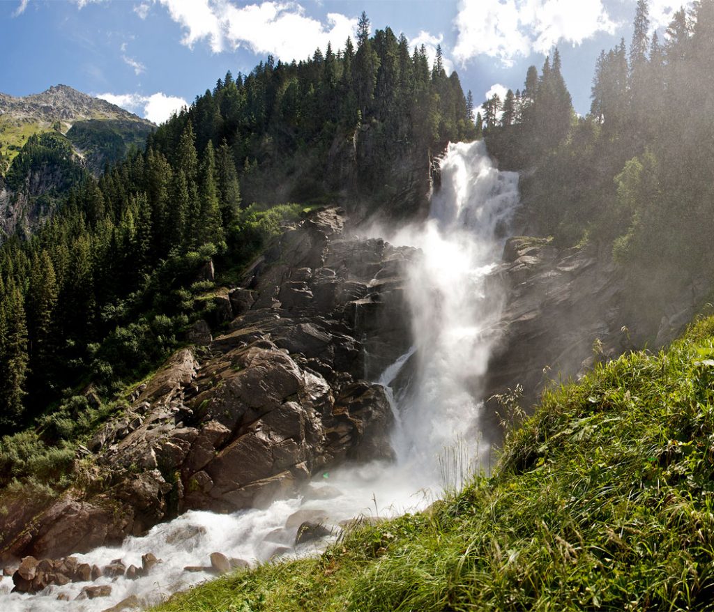 Die Krimmler Wasserfälle zählen zu den meistbesuchten Sehenswürdigkeiten in Österreich.